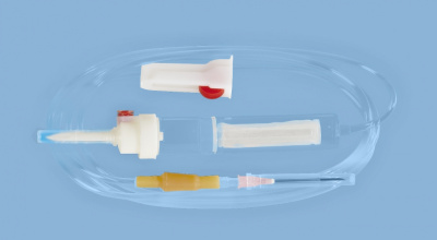 Система для вливаний гемотрансфузионная для крови с пластиковой иглой — 20 шт/уп купить оптом в Махачкале